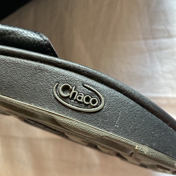 Chaco Flip Flops Womens 7 Eco Tread Black Leather Rubber Summer Beach Resort EUC - Picture 5 of 10